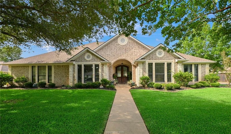 Virtual tour of 1108 Honeysuckle LN