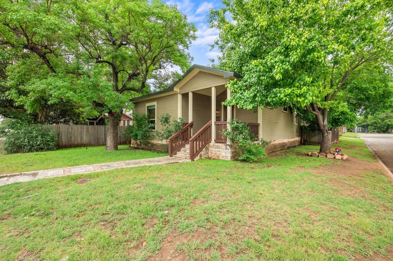 Virtual tour of 111 Adam L Chapa Sr ST
