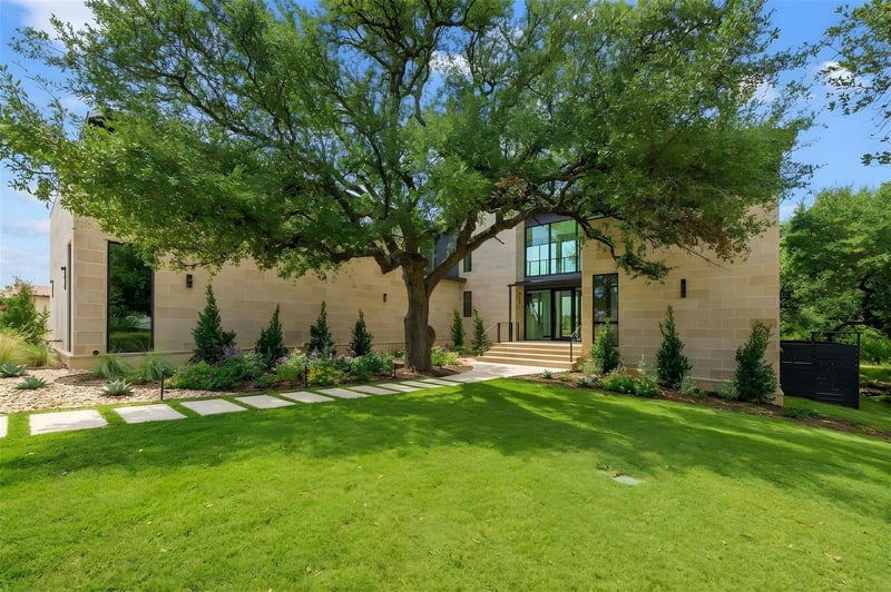 Virtual tour of 111 Orange Plume