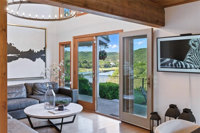 Virtual tour of 11103 Lakeside DR
