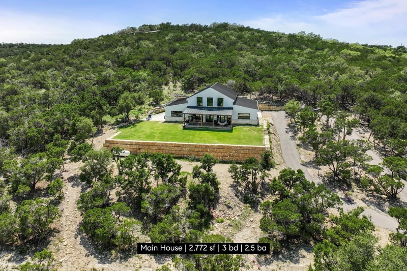 Virtual tour of 11104 Trails End RD