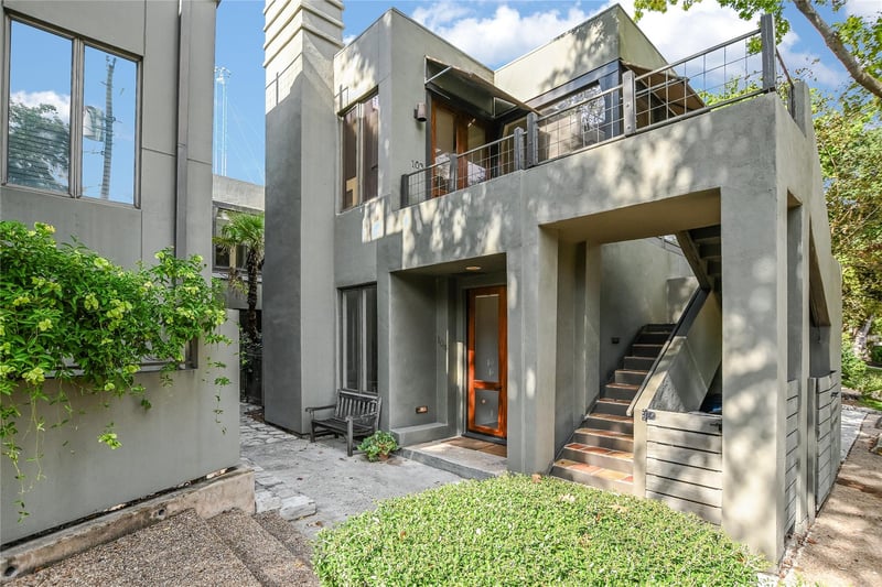 Virtual tour of 1111 W 12th St Unit #104