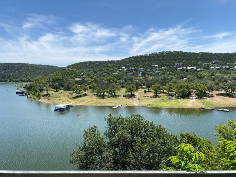 Virtual tour of 11119 Lakeside DR