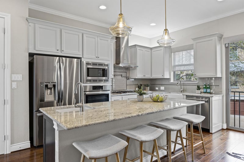 Virtual tour of 1112 Highknoll Ln