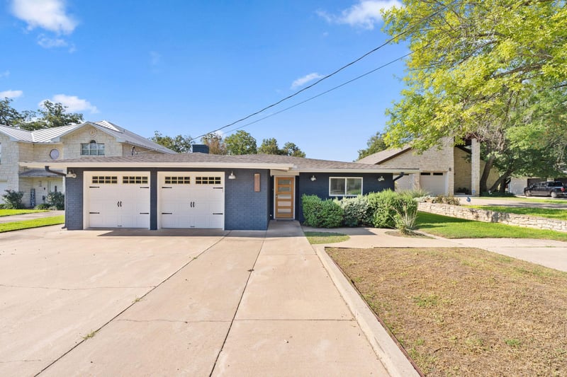 Virtual tour of 1112 Pecan DR