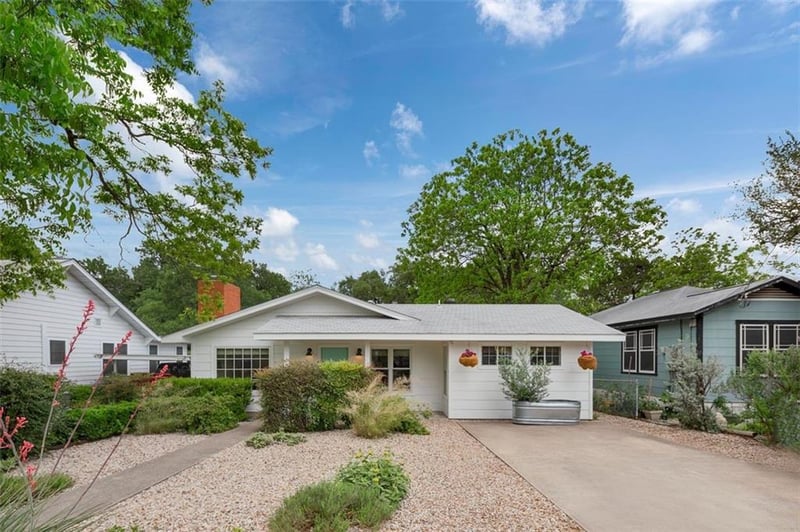Virtual tour of 1114 Woodland Ave
