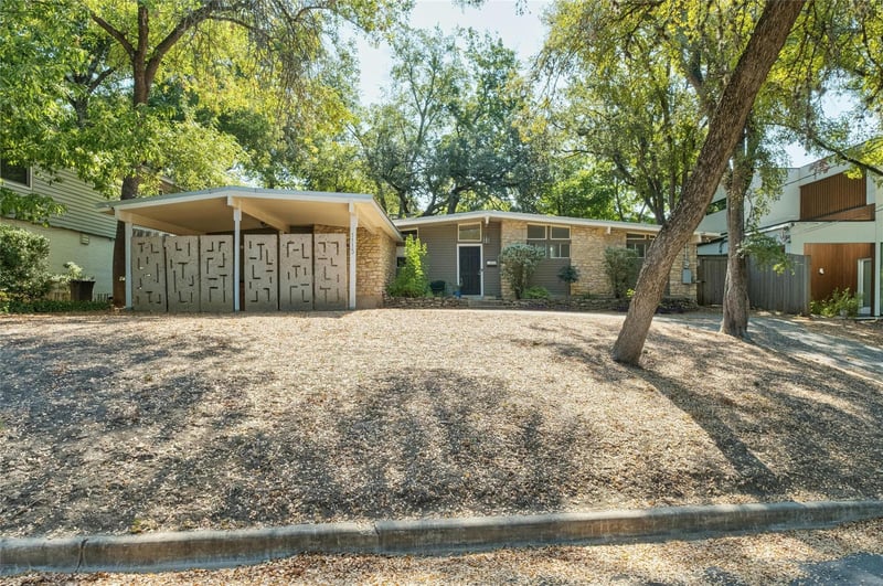 Virtual tour of 1115 Bluebonnet LN