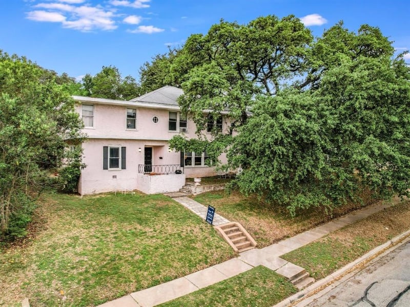 Virtual tour of 1115 Enfield RD