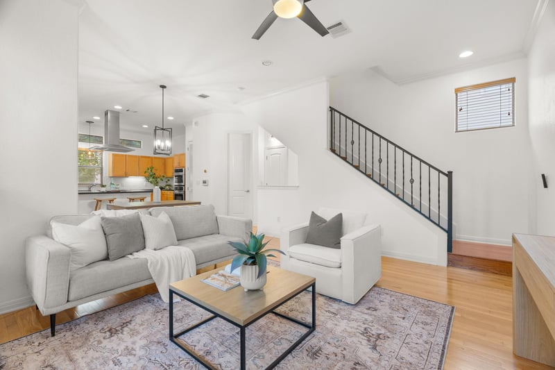 Virtual tour of 1115 Kinney Ave Unit #9