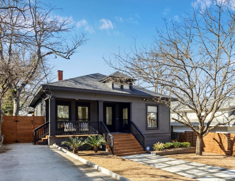 Virtual tour of 1117 W 9th St