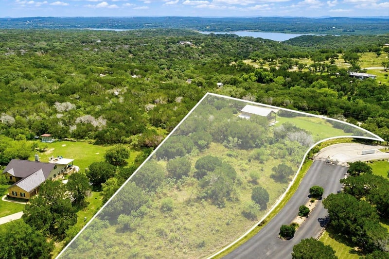 Virtual tour of 112 Ridge Harbor DR
