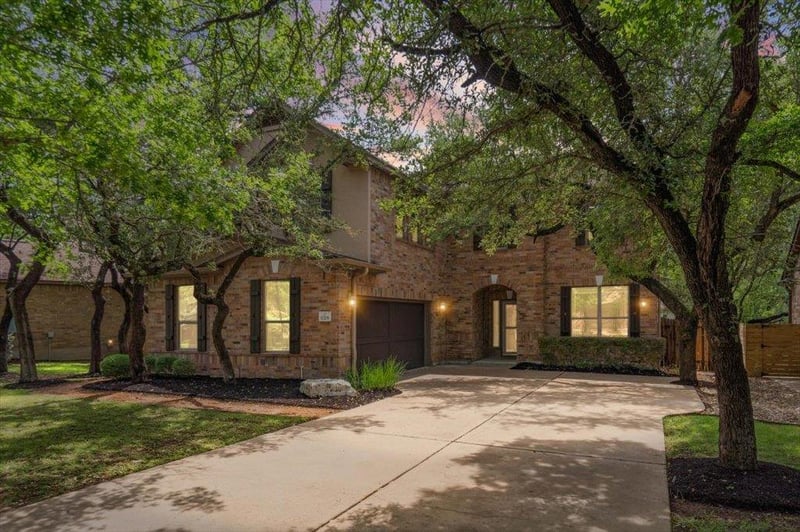 Virtual tour of 11208 Bastogne LOOP