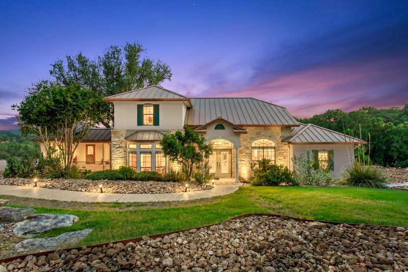 Virtual tour of 1121 Kings Cove DR