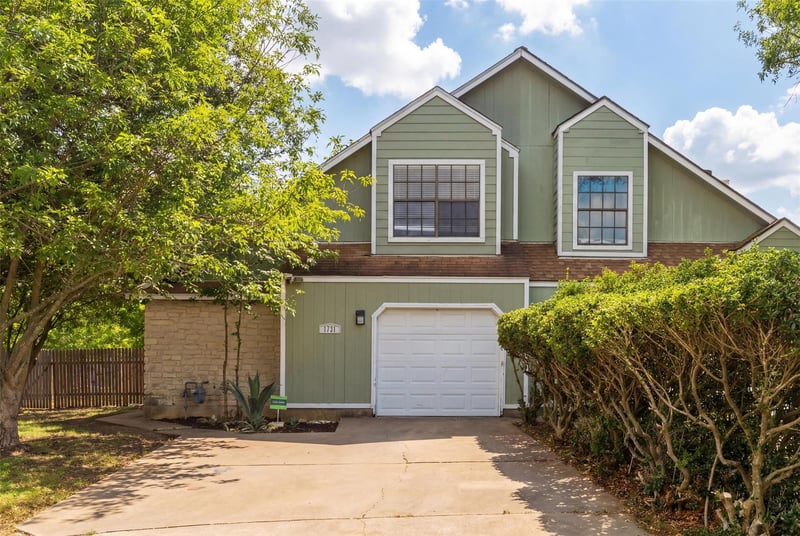 Virtual tour of 1121 Orchard Park Cir