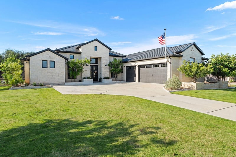 Virtual tour of 1126 Woodpark LN