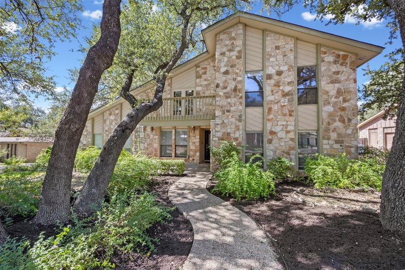 Virtual tour of 11306 Pickfair Dr