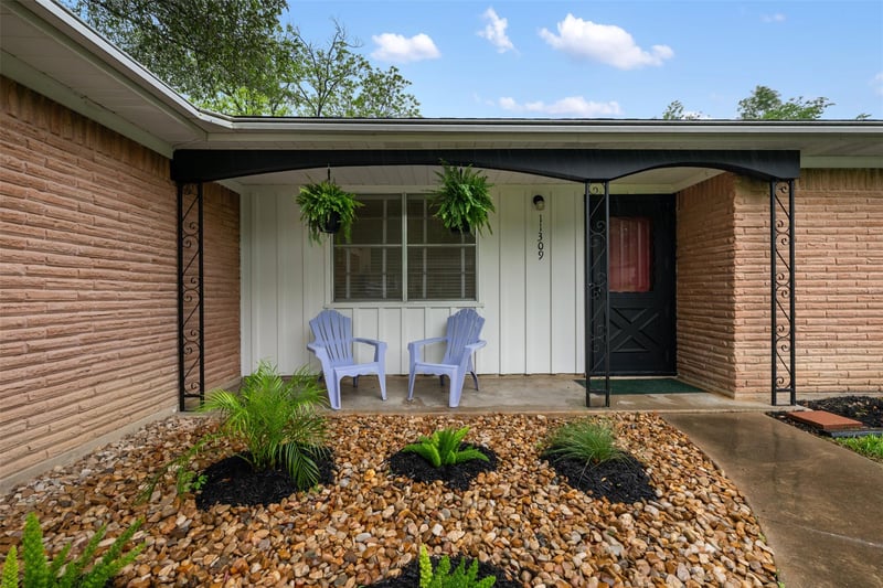 Virtual tour of 11309 Hilltop ST