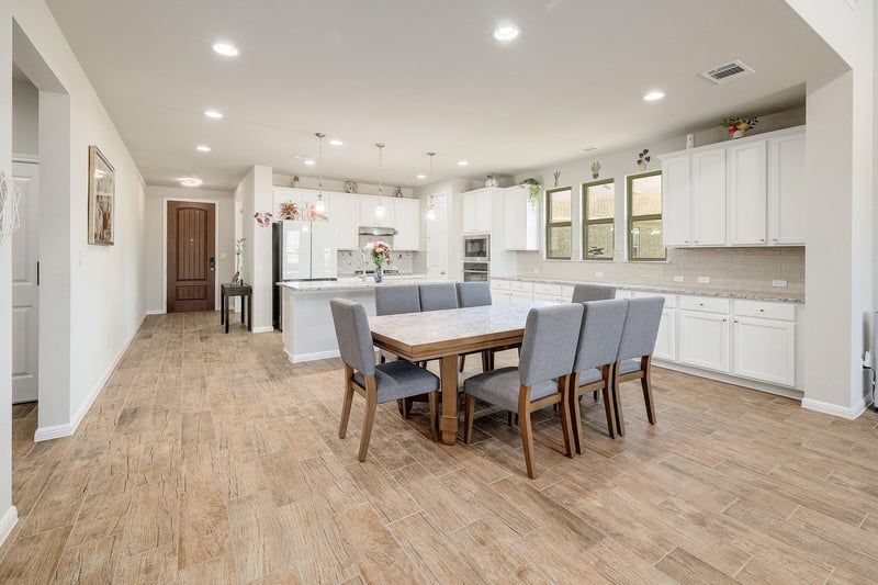 Virtual tour of 1136 Almeria BND