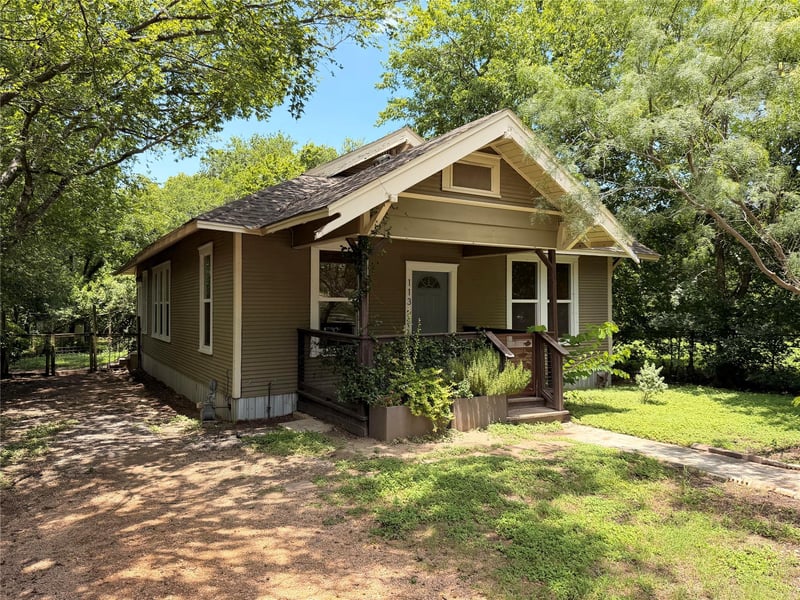 Virtual tour of 1136 Eleanor ST