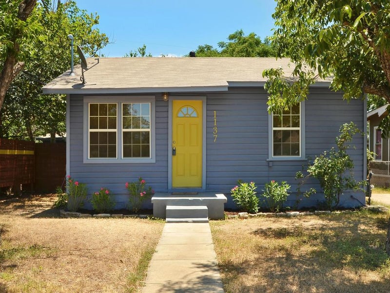 Virtual tour of 1137 Mansell Ave