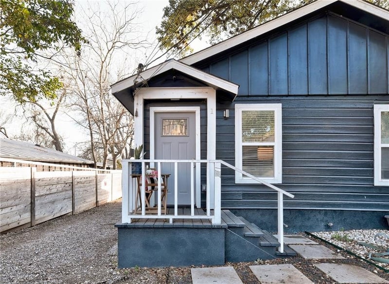 Virtual tour of 1139 1/2 Poquito St Unit #1