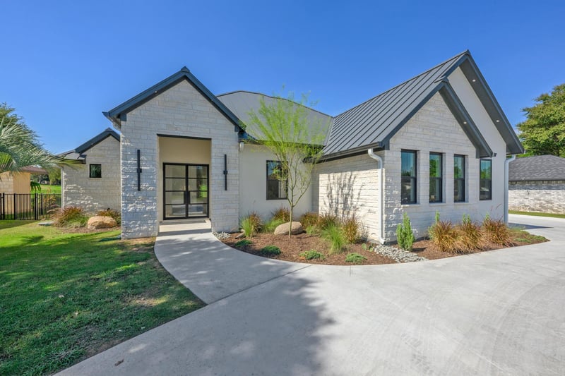 Virtual tour of 114 Meadowlakes Dr