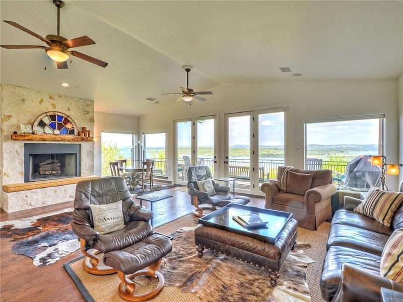 Virtual tour of 115 Hill LOOP