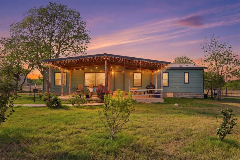 Virtual tour of 1150 Walter Hoffman Rd