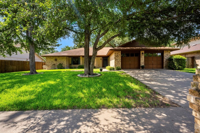Virtual tour of 11505 D K Ranch RD