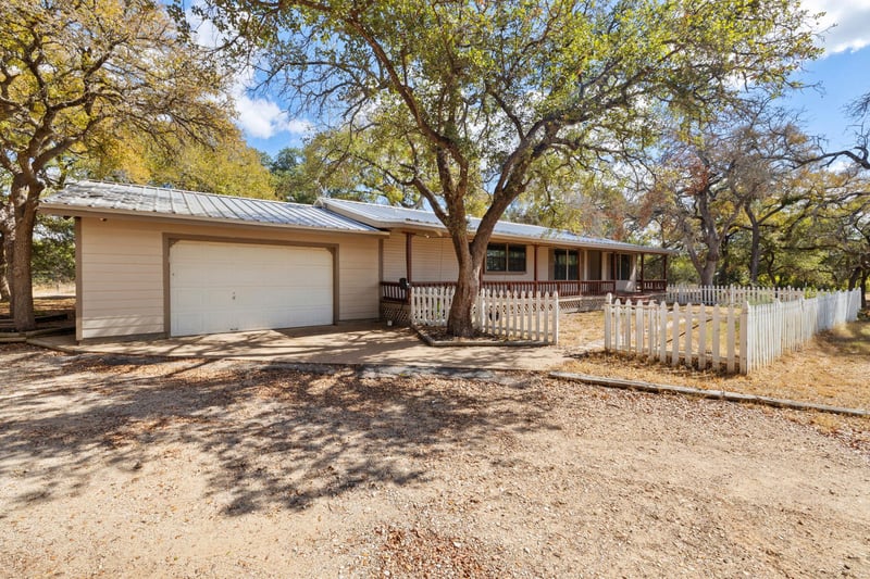 Virtual tour of 1151 Live Oak TRL