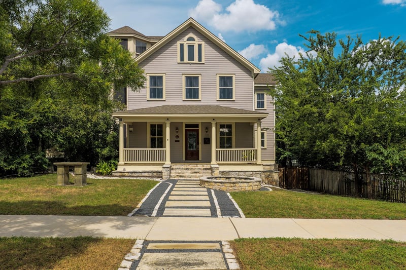 Virtual tour of 1153 San Bernard ST