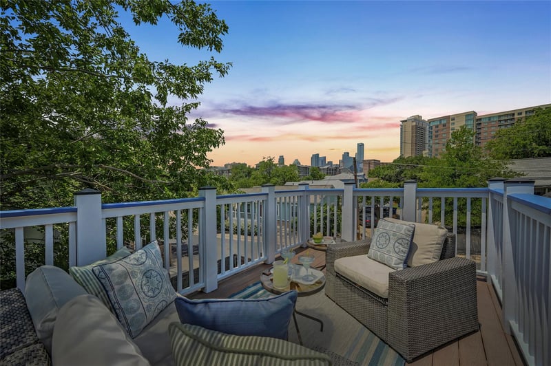 Virtual tour of 1169 Curve St
