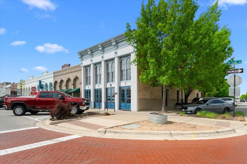 Virtual tour of 117 East St