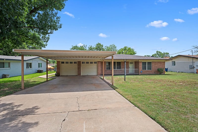 Virtual tour of 11705 Oak Trl