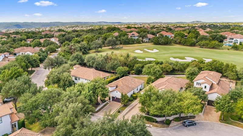 Virtual tour of 11712 Red Oak Valley LN