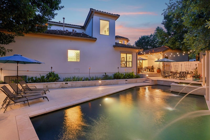 Virtual tour of 11725 Red Oak Valley LN