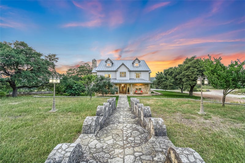 Virtual tour of 1174 Royal Eagle Dr