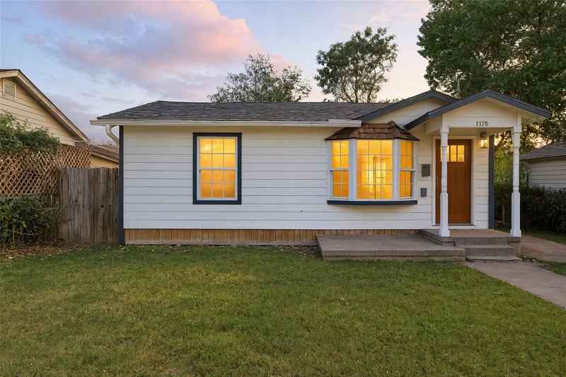 Virtual tour of 1176 Graham St