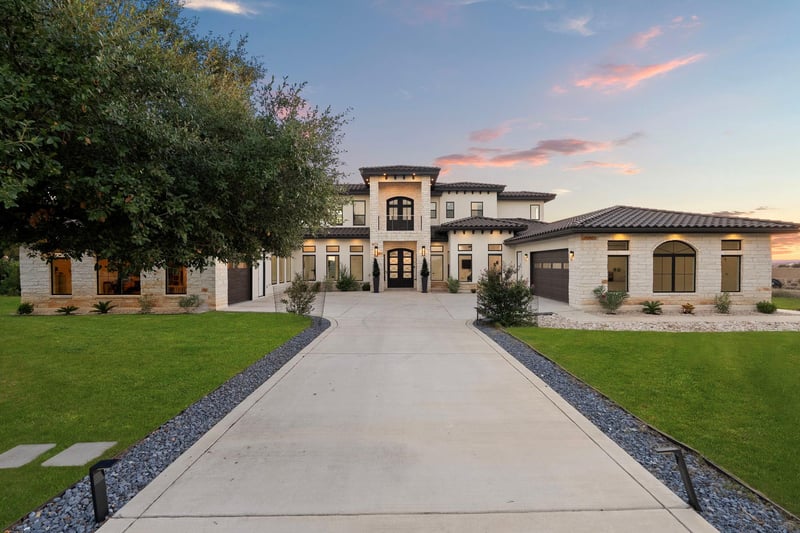 Virtual tour of 1178 Mystic PKWY