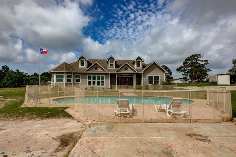 Virtual tour of 118 Saddle CT