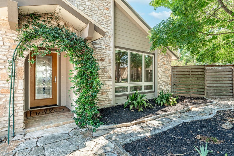 Virtual tour of 11801 Doonesbury CV