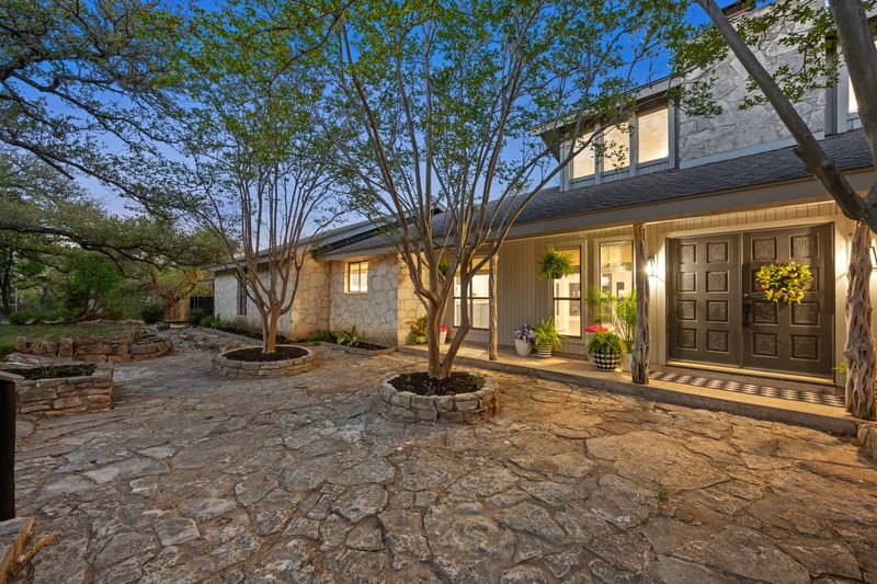 Virtual tour of 11803 Jess DR