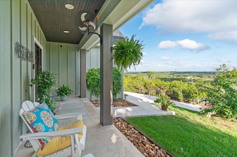 Virtual tour of 1185 Soaring Eagle Dr