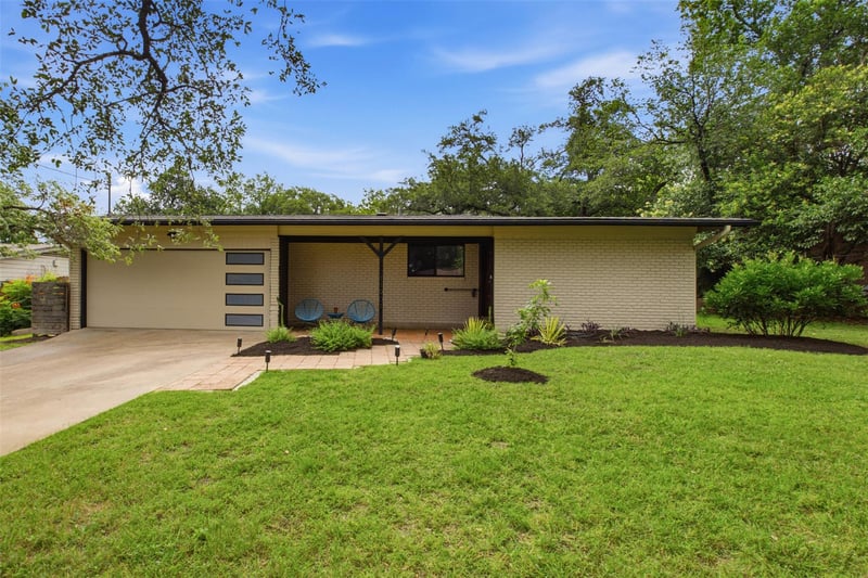 Virtual tour of 11901 North Oaks DR