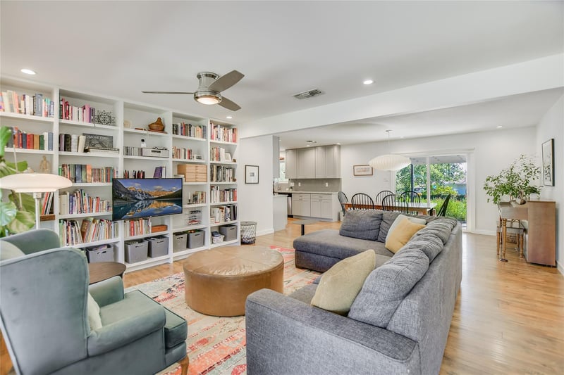 Virtual tour of 11903 Oak Haven Rd