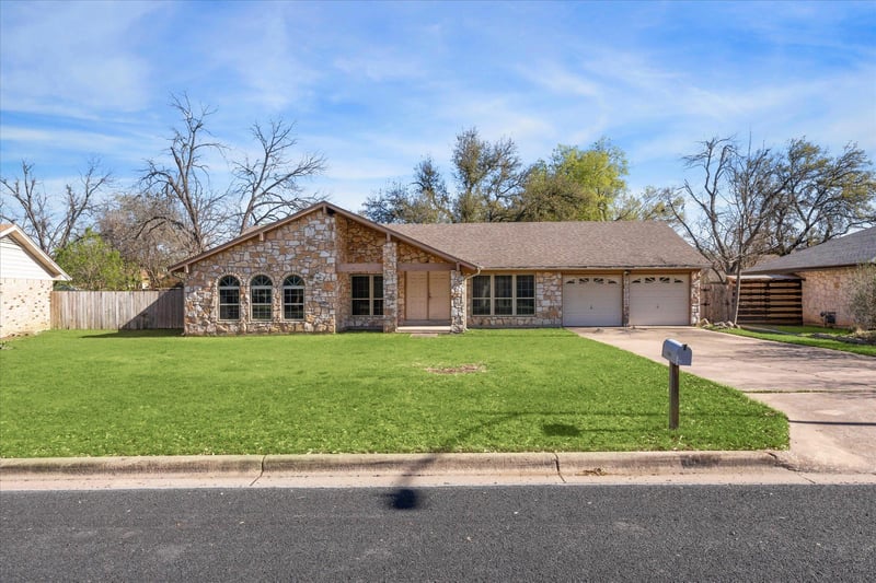 Virtual tour of 11905 Buckingham Rd