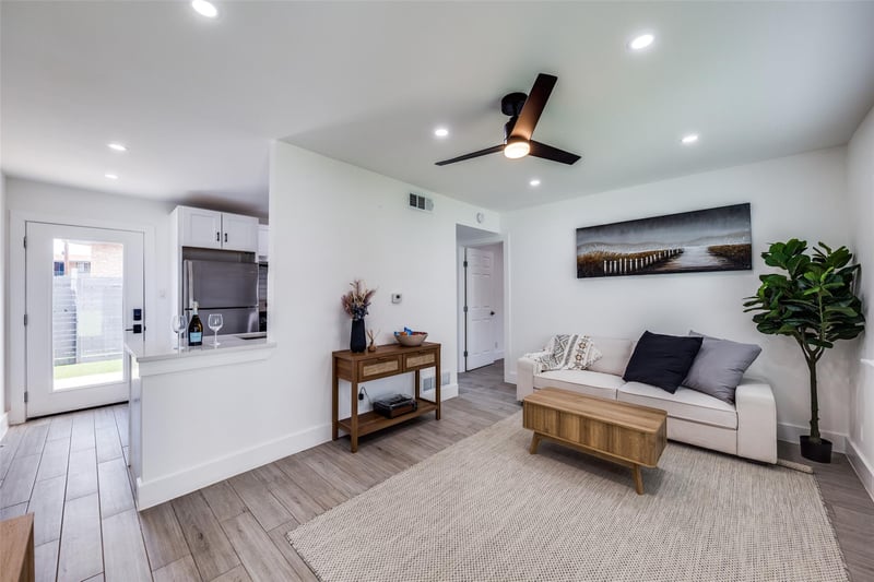 Virtual tour of 1200 E 52nd St Unit #205