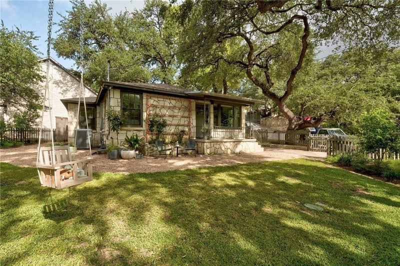 Virtual tour of 1200 Kenwood Ave