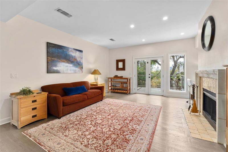 Virtual tour of 1201 Castle Hill ST Unit #105