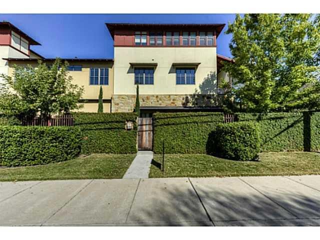 Virtual tour of 1201 Elm ST Unit #2